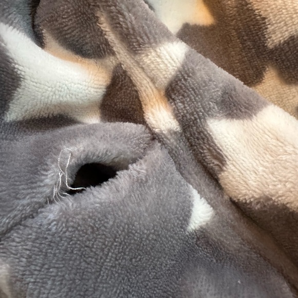 Plush Star Robe - Picture 4 of 5